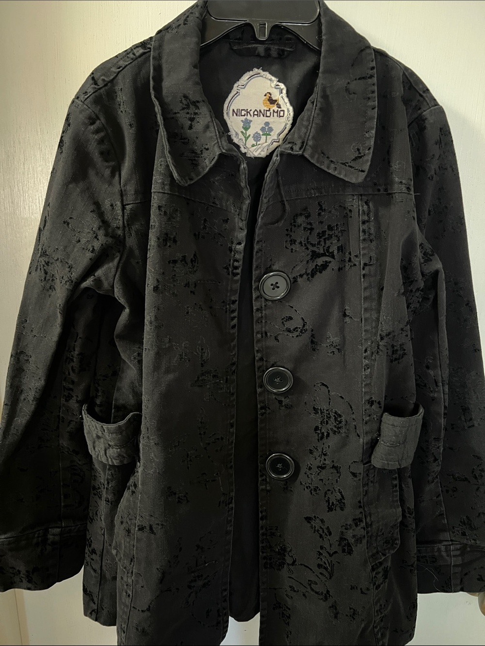 Nickandmo Women's Black Velvet-Print Buttoned Blazer
